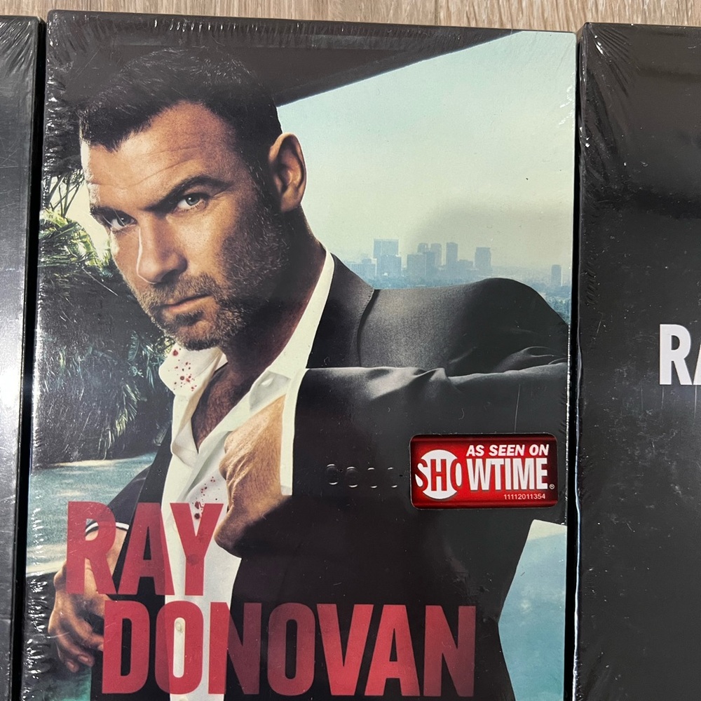 Ray Donovan DVD Box Set Collection - Picture 4 of 8